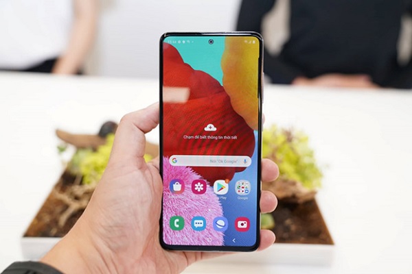 Samsung Galaxy A51 sở hữu màn hình Super AMOLED 6.5 inch, tích hợp cảm biến vân tay trong màn hình