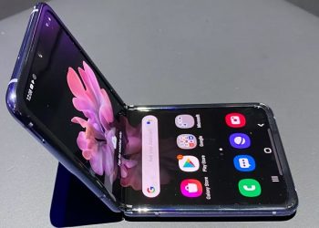 Cận cảnh Galaxy Z Flip – Nhỏ gọn trong lòng bàn tay