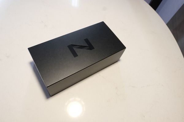 Hộp đựng với chữ Z được in trên bề mặt