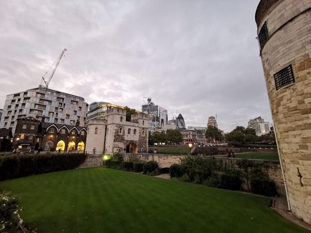 Kiểm soát độ méo của phần rìa khi chụp ảnh góc rộng