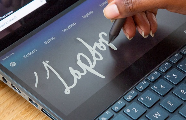 Màn hình phụ cũng tương thích với bút cảm ứng, tạo thuận lợi trong hoạt động thiết kế đồ họa hay ghi chú lên màn hình