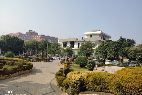 Hình ảnh chụp vào ban ngày cho độ chi tiết tốt, tuy nhiên dải tương phản đông chưa được ấn tượng lắm