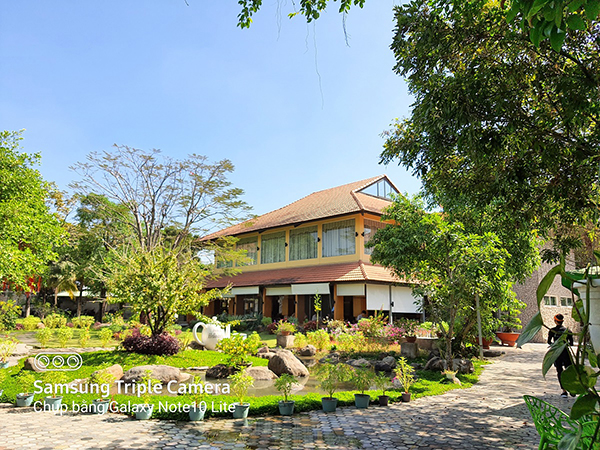 Trong điều kiện chênh sáng mạnh vào buổi trưa, Galaxy Note 10 Lite cũng dễ dàng cho ra bức ảnh rõ nét, màu sắc trung thực, độ nổi khối cao, chất lượng ưng ý trong phân khúc giá bán