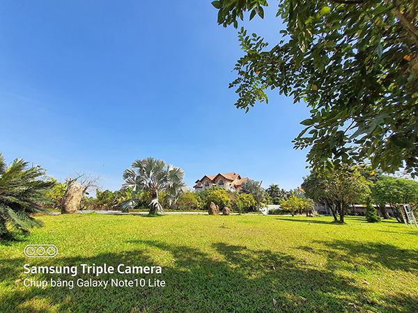 Nhờ có thêm camera góc siêu rộng, Galaxy Note 10 Lite thỏa mãn nhu cầu chụp ảnh du lịch của tín đồ công nghệ và giới trẻ