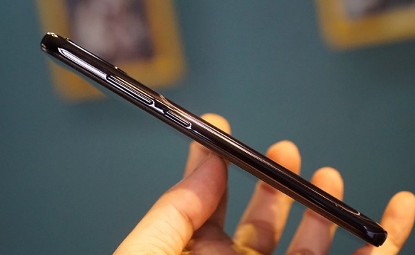 Cạnh phải Vsmart Joy 3