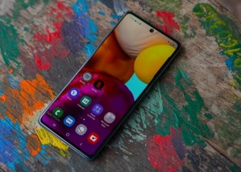 Đánh giá thiết kế Samsung Galaxy A71: Nổi bật với màn hình Infinity-O cùng cụm camera và mặt lưng cực kì độc đáo