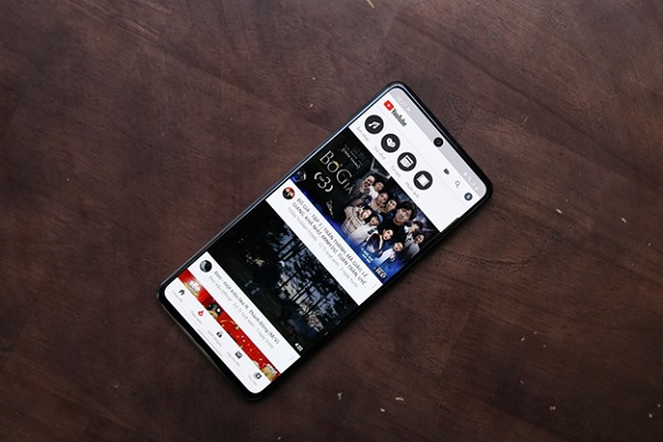 Màn hình full HD+, viền siêu mỏng