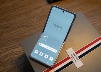 Mãn nhãn với hình ảnh Galaxy Z Flip Thom Browne qua video trên tay thực tế