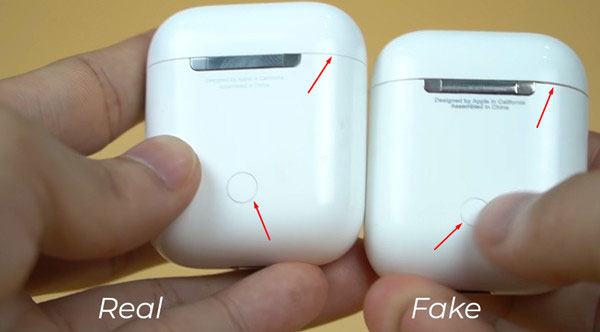 Nút bấm và độ hoàn thiện của hộp sạc cũng khác nhau.