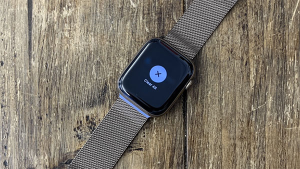 Nên tắt nguồn trong khi sạc Apple Watch để đảm bảo tốc độ sạc cũng như độ bền pin