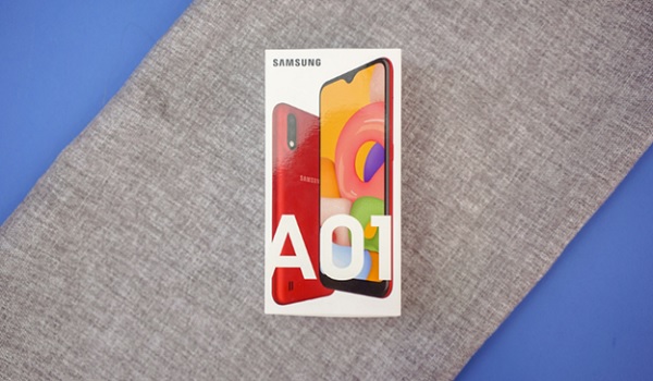 Mở hộp Galaxy A01 và cảm nhận độ “sịn sò” của smartphone giá 2,8 triệu