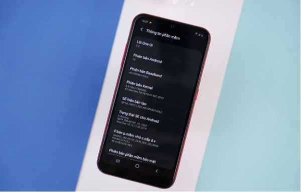 Điểm cộng “siêu lớn” của Samsung Galaxy A01, đó là nền tảng Android 10 và giao diện OneUI 2.0 thông minh mà không phải chiếc smartphone giá rẻ nào cũng có thể được trang bị, thậm chí là smartphone tầm trung