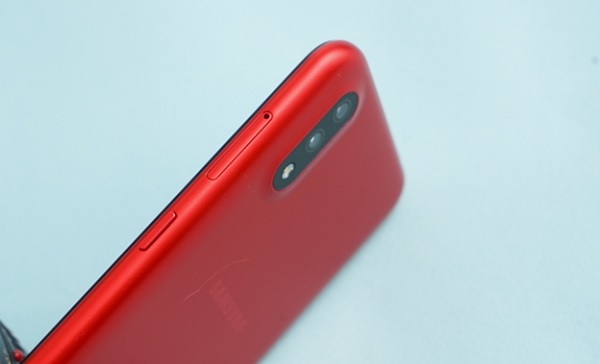 4 cạnh viền đều được bo tròn, mang lại cảm giác dễ chịu khi cầm trên tay