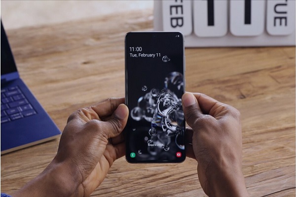 S20 Ultra sở hữu cấu hình mạnh mẽ hơn Z Flip