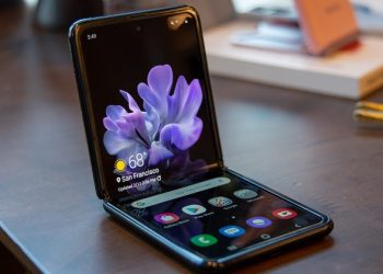 Nên mua Galaxy S20 Ultra hay Galaxy Z Flip?