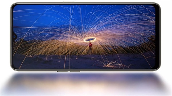 Màn hình Super AMOLED 6.4 inch, độ phân giải Full HD+ mang lại trải nghiệm hoàn hảo