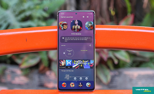 Khi kết hợp cấu hình mạnh mẽ cùng Game Launcher với màn hình lớn, Galaxy Note 10 Lite sẽ mang đến trải nghiệm chơi game rất tuyệt vời