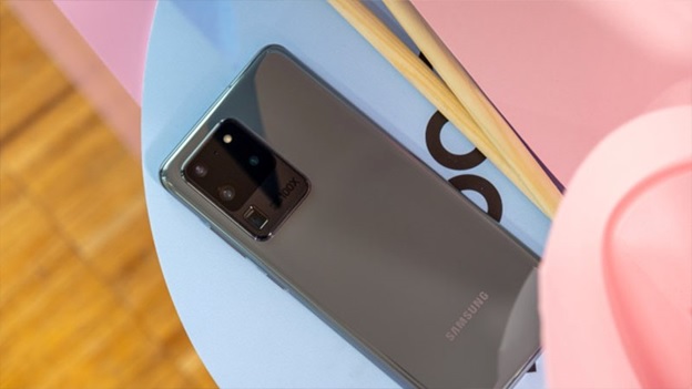Cận cảnh mặt sau của Galaxy S20 Ultra