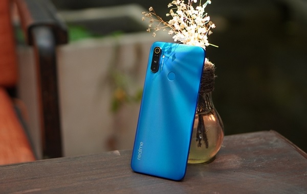 Trên tay Realme C3 về thiết kế
