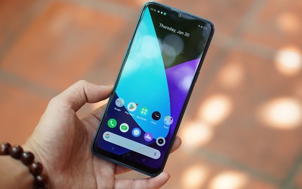 Màn hình này tuy không sắc nét cho lắm nhưng độ sáng khá cao