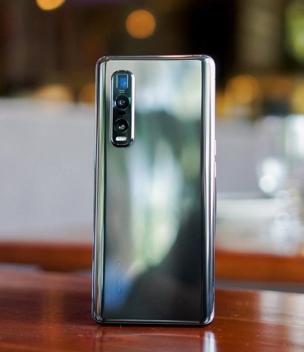 OPPO Find X2 là mẫu điện thoại cao cấp chạy chip Snapdragon 865, hỗ trợ sạc nhanh có dây 65W, không dây 30W và hỗ trợ 5G. Máy cũng có camera chính 48MP