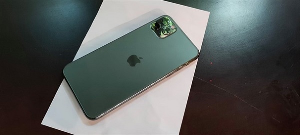 Chuẩn bị 1 tờ giấy trắng để mở khóa Face ID