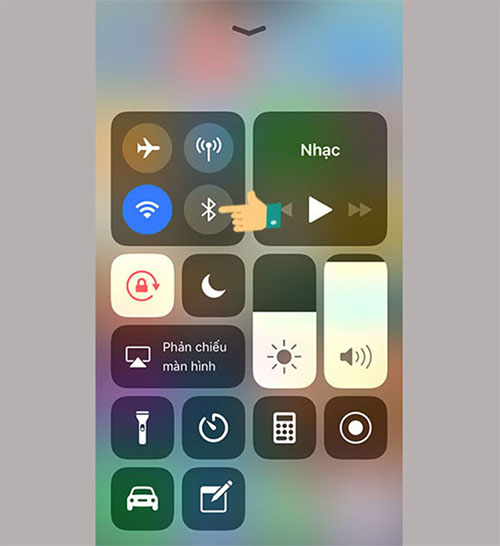 Bước 1: Vào Control Center > Bật bluetooth
