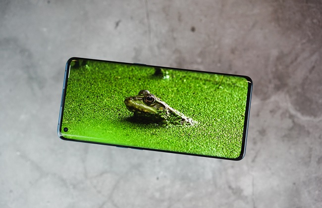 Màn hình OPPO Find X2 có thể thể hiện được gần như mọi màu sắc
