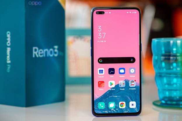 OPPO Reno3 Pro sở hữu màn hình AMOLED Full HD+, 6.5 inch, tỉ lệ khung hình 20:9 mang lại không gian hiển thị lớn, hình ảnh sống động