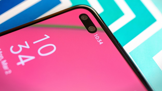 Thiết kế camera selfie kép 44MP+2MP hình”con nhộng” nằm góc trái màn hình khá ấn tượng