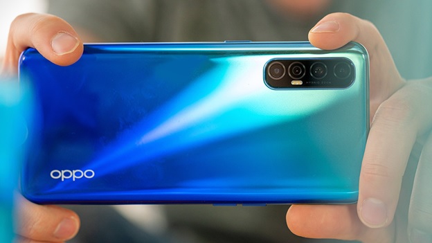 Thiết lập cụm 4 camera sau xếp thẳng hàng, trong đó camera chính 64MP, camera tele 13MP, camera góc siêu rộng 8MP và camera đo độ sâu trường ảnh 2MP