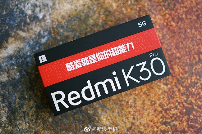 Hộp đựng Redmi K30 Pro được thiết kế với 2 màu chủ đạo là đỏ và đen