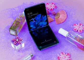 Galaxy Z Flip: Gập quá khứ, mở tương lai