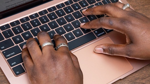 Bàn phím và Trackpad trên MacBook Air 2020