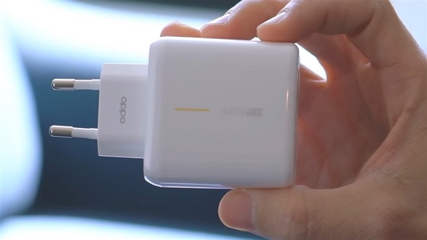 Củ sạc đi kèm máy