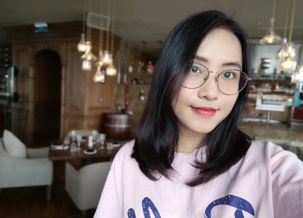 Camera selfie luôn là lợi thế của những chiếc smartphone OPPO, trong đó không thể thiếu Find X2. Với camera “tự sướng “ 32MP, khẩu độ f/2.4, đồng thời tích hợp chế độ làm đẹp, bộ lọc đa dạng sẽ giúp bạn nổi bật và xinh đẹp hơn