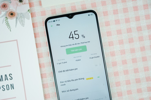 OPPO A31 không được hỗ trợ sạc nhanh, vẫn sử dụng cổng kết nối micro USB