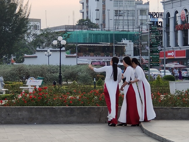 Hình ảnh được zoom 5x, chi tiết tốt nhưng màu sắc hơi tái