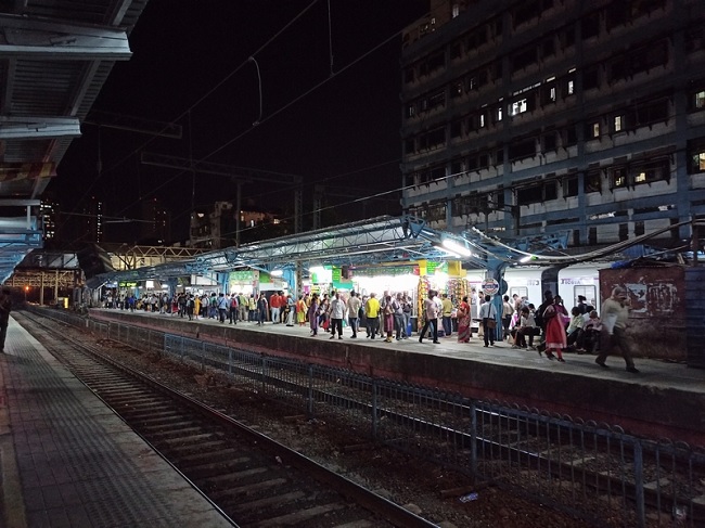 Đối với chế độ chụp đêm, Realme 6 không quá xuất sắc nhưng cũng xử lý được nhiễu hạt, không bị sáng cháy quá mức