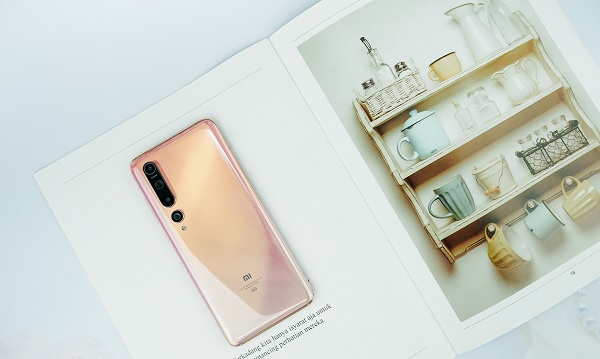 Mặt sau vô cùng bóng bẩy