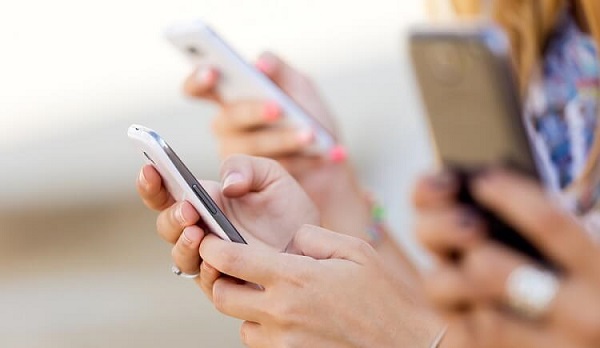 Chọn mua điện thoại cũ