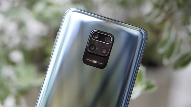 Thiết kế độc đáo với hệ thống 4 camera nằm trong khung hình vuông