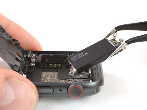 Thay thế linh kiện bên trong để sửa lỗi Apple Watch không lên nguồn