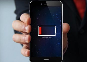 Sạc pin cho iPhone để điện thoại lên nguồn