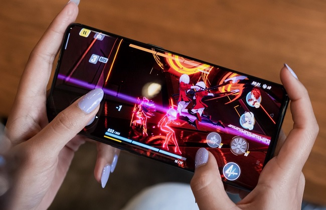 OPPO Find X2 chơi game rất mượt nhờ màn hình 120Hz