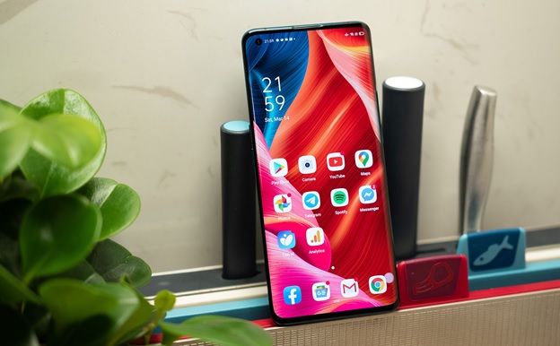 Màn hình OPPO Find X2 có màu tươi và rất ưa nhìn