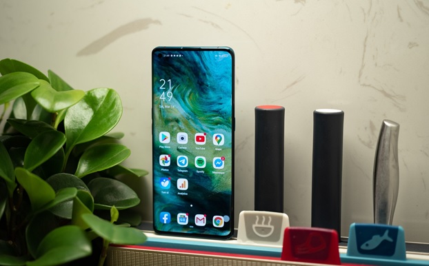 OPPO Find X2 sở hữu màn hình đầy đặn, bầu và khá cân đối
