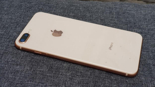iPhone 8 Plus với hệ điều hành iOS có khả năng tối ưu pin cực tốt