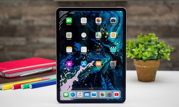 Có 1 chút khác biệt nhỏ về trọng lượng và số lượng mic giữa 2 phiên bản