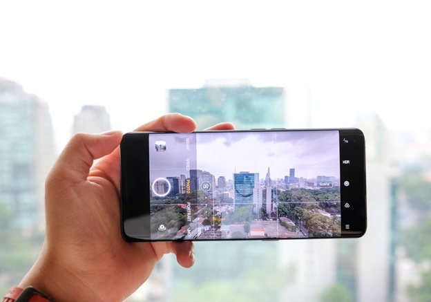 Giao diện camera được thiết kế trực quan, dễ sử dụng